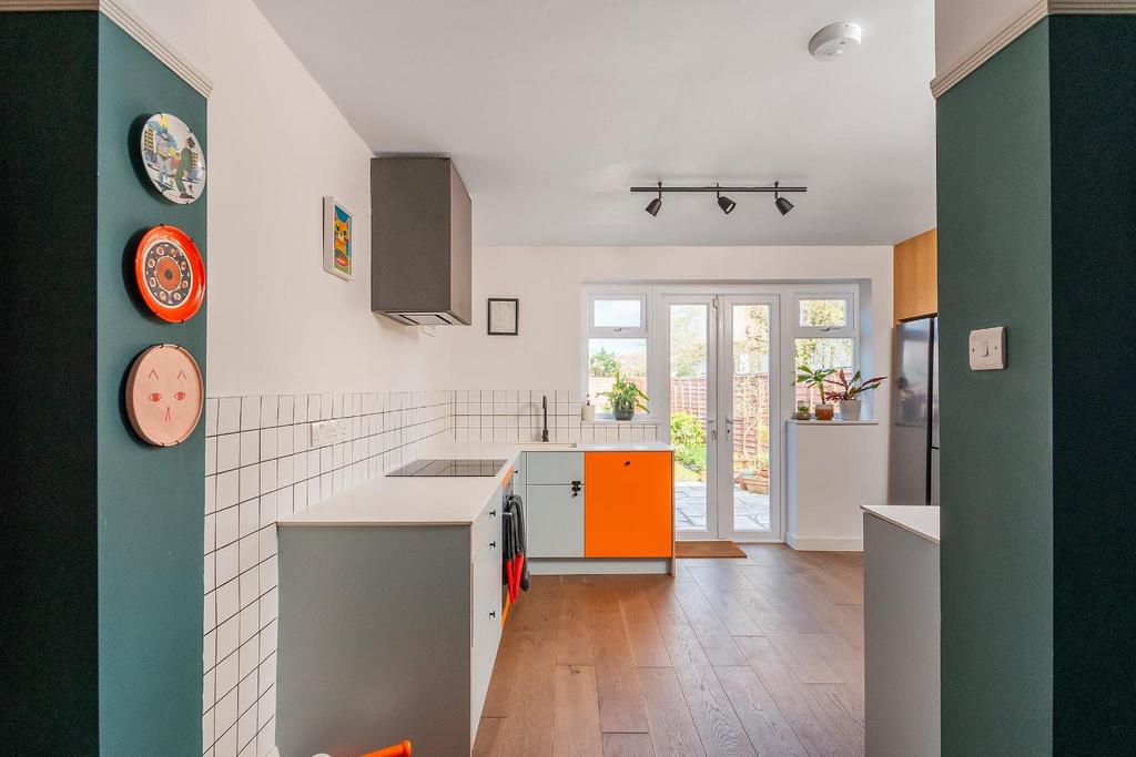 1 O2 RHD - Kitchen G.jpg