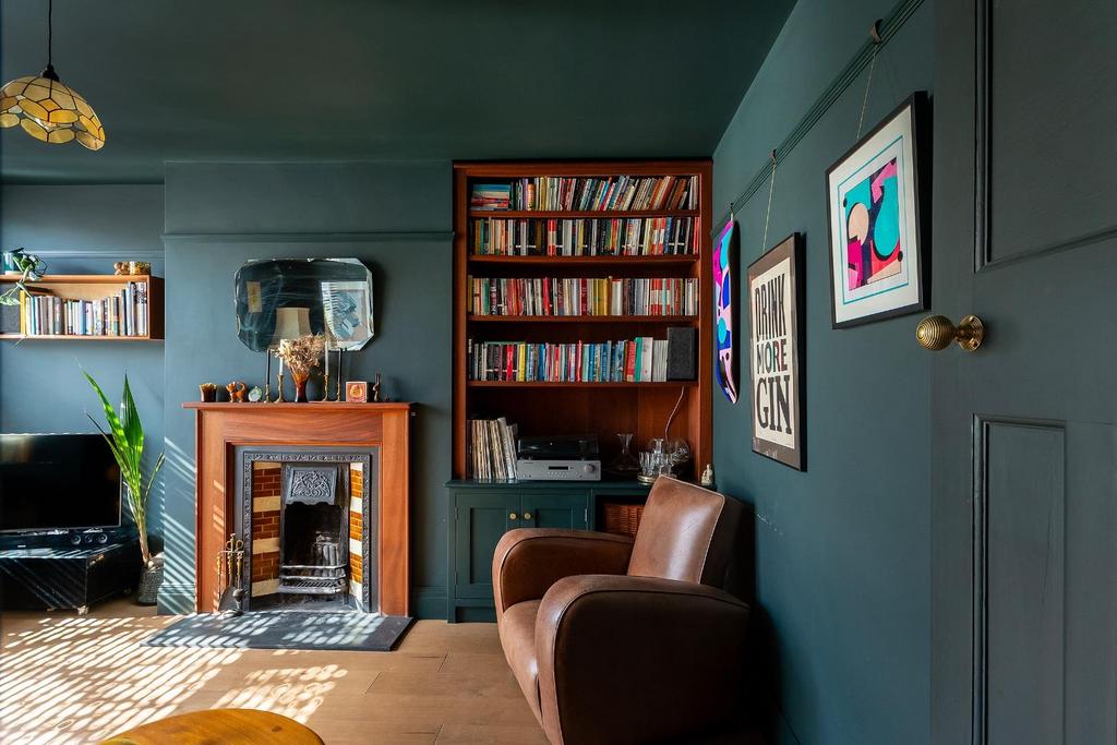 1 O2 RHD - Living Room E.jpg