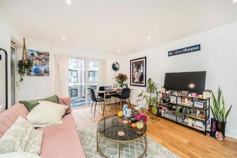 2 bedroom flat for sale, Fairbourne Road, London SW4