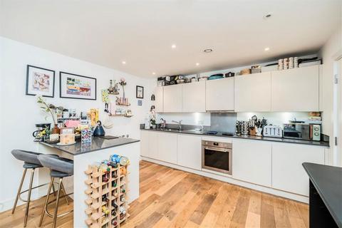 2 bedroom flat for sale, Fairbourne Road, London SW4