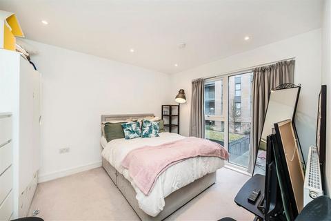 2 bedroom flat for sale, Fairbourne Road, London SW4
