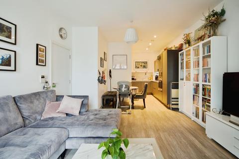 2 bedroom flat for sale, Shipbuilding Way, Upton Gardens, London, E13
