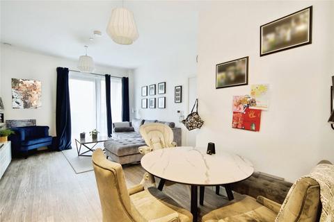 2 bedroom flat for sale, Shipbuilding Way, Upton Gardens, London, E13