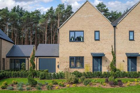 3 bedroom semi-detached house for sale, at Elmstead RG40