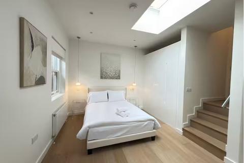 undefined, Regents Park Road, London NW1