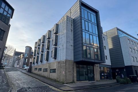 Retail property (high street) to rent, 32 Calton Rd Edinburgh EH8 8DP