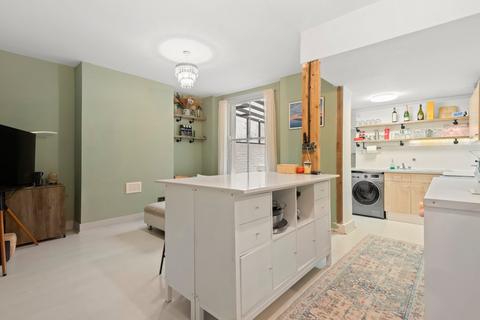 1 bedroom flat to rent, Ferntower Road, London