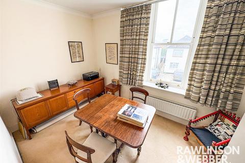 undefined, Bridge Road, East Molesey KT8