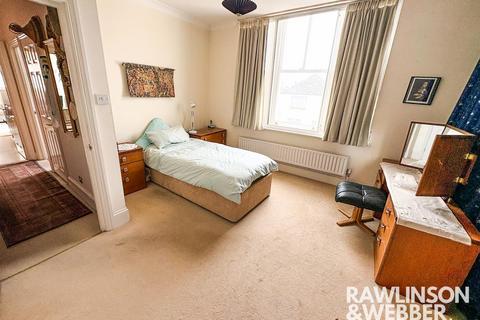 undefined, Bridge Road, East Molesey KT8