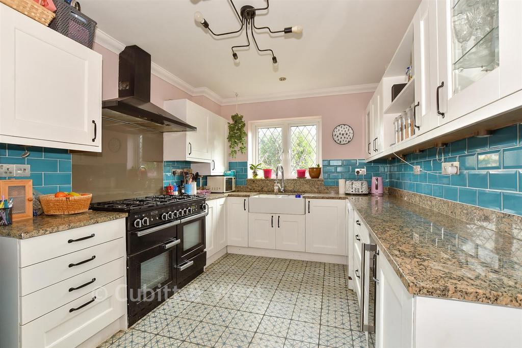 Kitchen / Breakfast Room