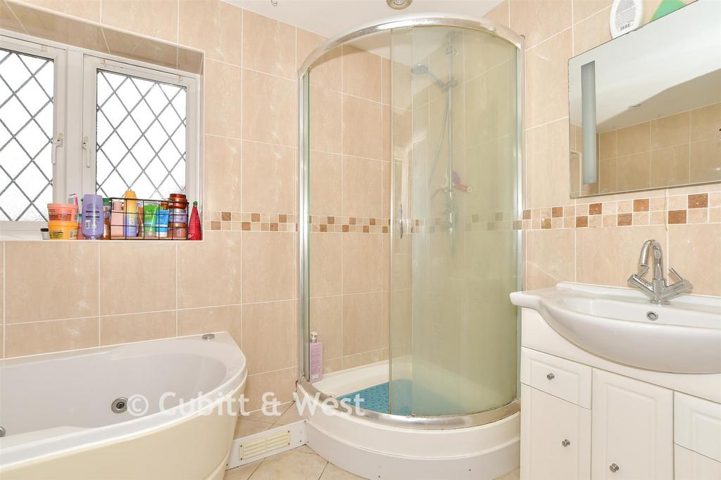 En-Suite Bath And Shower
