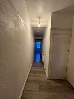 2 bedroom flat to rent, High Road, Romford RM6