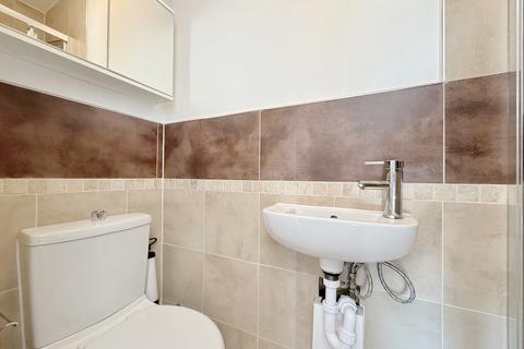 Studio to rent, Whitchurch Lane, Edgware HA8