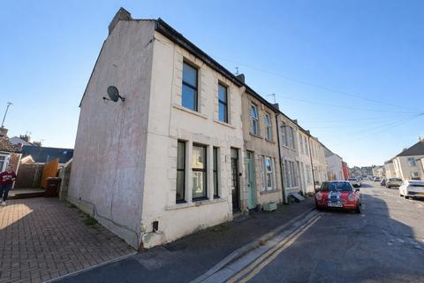 3 bedroom end of terrace house to rent, Regent Road, Gillingham
