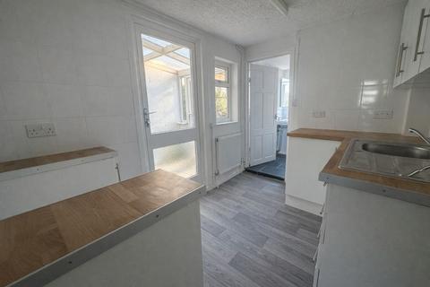 3 bedroom end of terrace house to rent, Regent Road, Gillingham