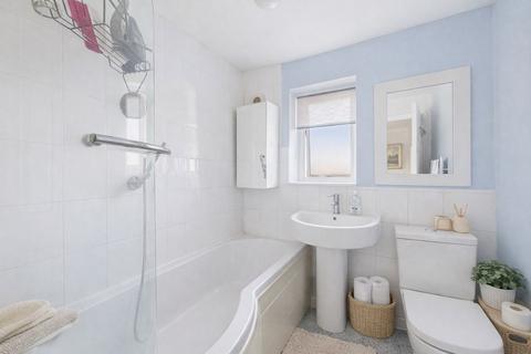 3 bedroom semi-detached house to rent, Shipman Avenue, Canterbury