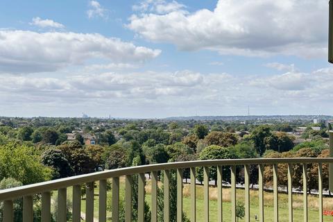 1 bedroom flat for sale, Cairncross House, London SE3