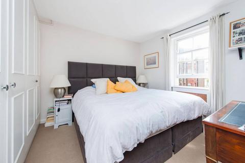 3 bedroom flat to rent, Nevern Square, Earls Court, London, SW5