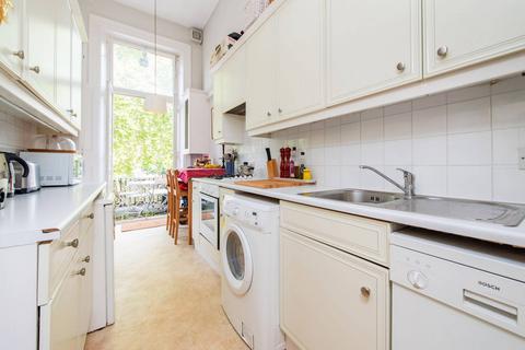 3 bedroom flat to rent, Nevern Square, Earls Court, London, SW5