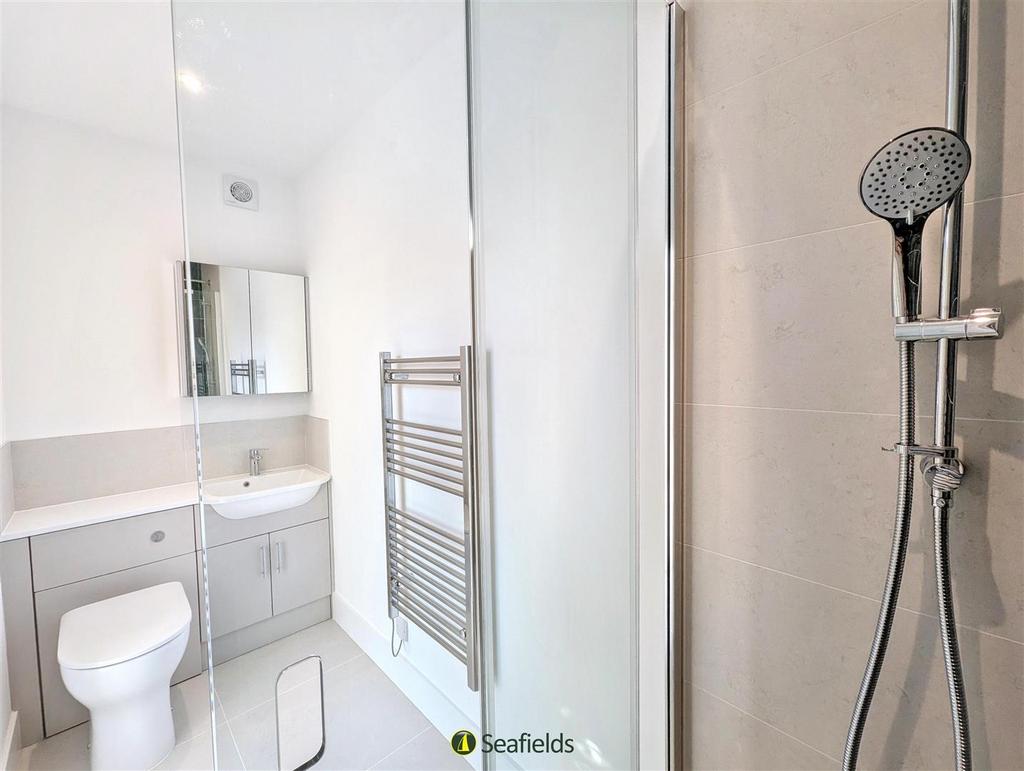 En suite to Bedroom 2