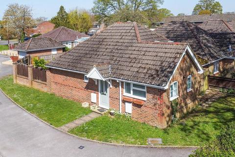 2 bedroom detached bungalow for sale, Wetherby Gardens, Totton