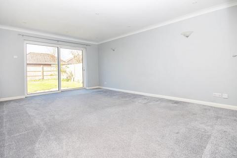 2 bedroom detached bungalow for sale, Wetherby Gardens, Totton
