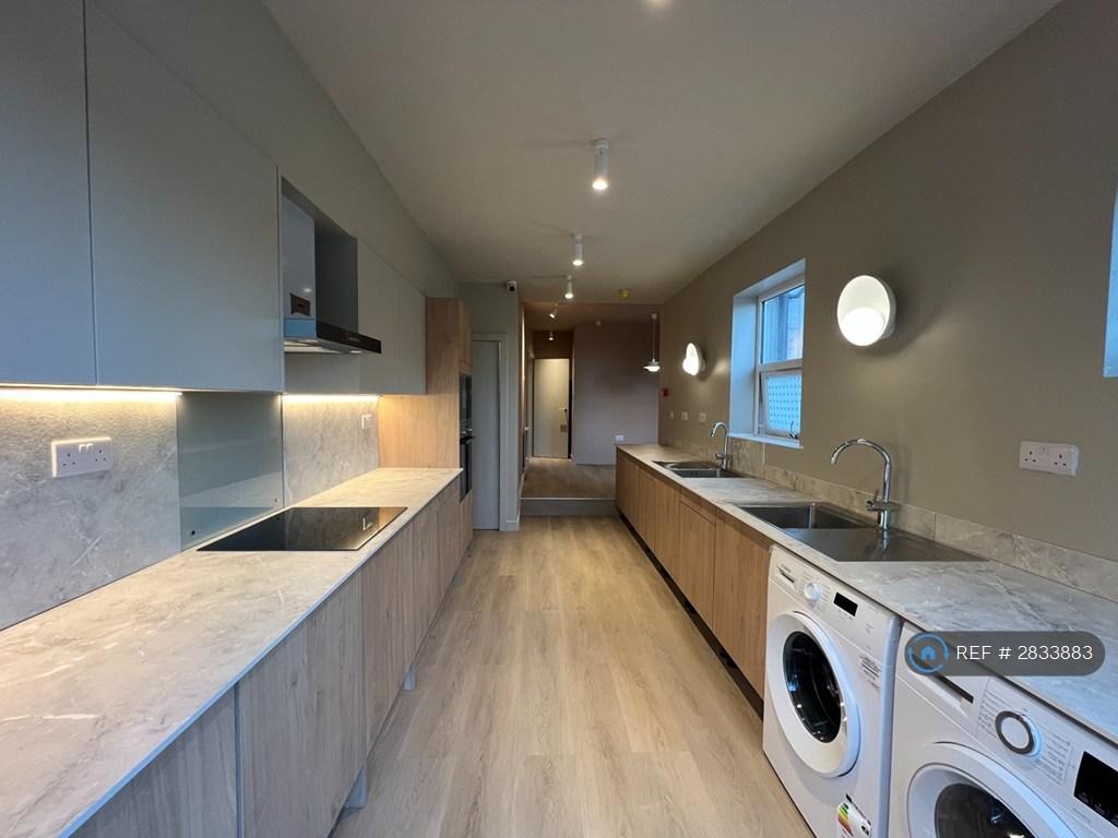 Spacious Brand New Kitchen