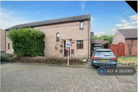 3 bedroom semi-detached house to rent, Robertson Close, Milton Keynes, MK5