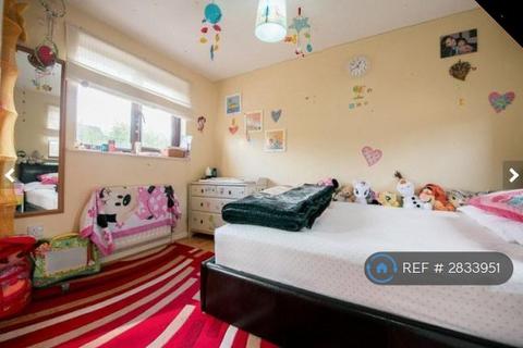 3 bedroom semi-detached house to rent, Robertson Close, Milton Keynes, MK5