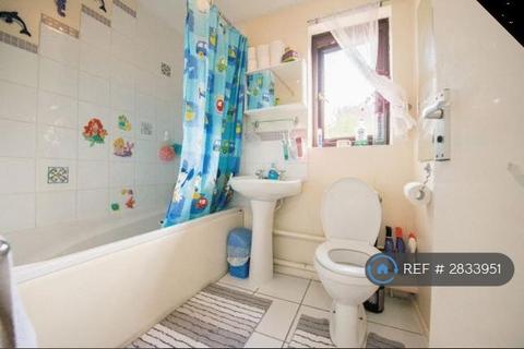 3 bedroom semi-detached house to rent, Robertson Close, Milton Keynes, MK5