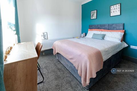 1 bedroom in a flat share to rent, Bromwich St, Bolton, BL2