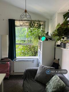 1 bedroom in a house share to rent, Clifton Road, Kingston Upon Thames, KT2