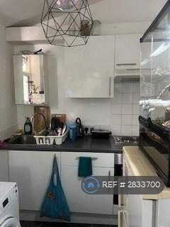 1 bedroom in a house share to rent, Clifton Road, Kingston Upon Thames, KT2