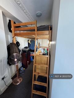 1 bedroom in a house share to rent, Clifton Road, Kingston Upon Thames, KT2