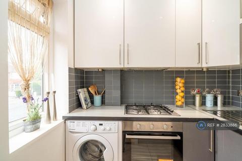 2 bedroom flat to rent, Cheviot Gardens, London, NW2