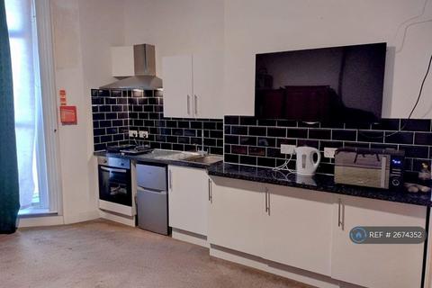 Studio to rent, Trinity Crescent, Folkestone, CT20