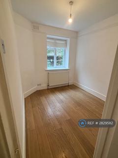 2 bedroom flat to rent, Howard Court, London, SE15