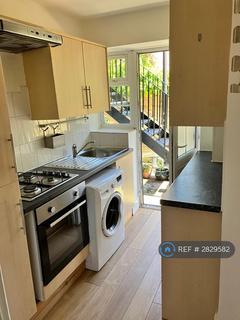 2 bedroom flat to rent, Howard Court, London, SE15