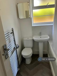 2 bedroom flat to rent, Howard Court, London, SE15