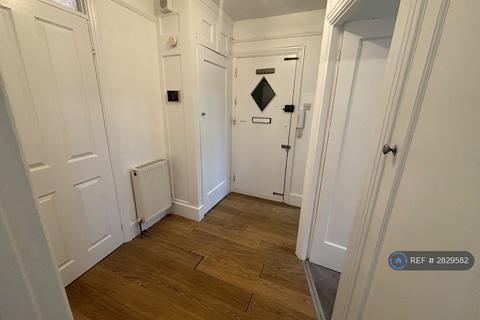 2 bedroom flat to rent, Howard Court, London, SE15
