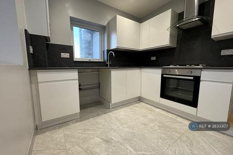 4 bedroom terraced house to rent, Brunswick Avenue, London, N11
