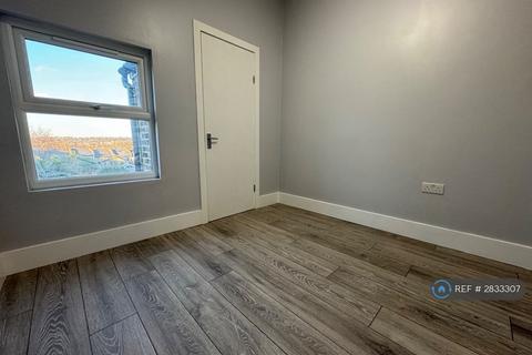 4 bedroom terraced house to rent, Brunswick Avenue, London, N11