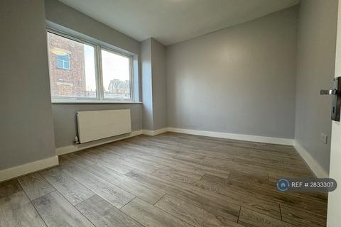 4 bedroom terraced house to rent, Brunswick Avenue, London, N11