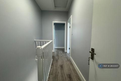 4 bedroom terraced house to rent, Brunswick Avenue, London, N11