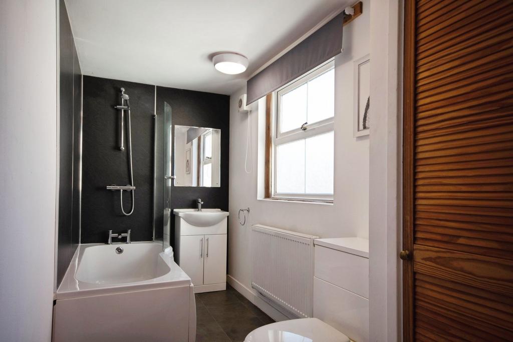 Upstairs Family Bathroom