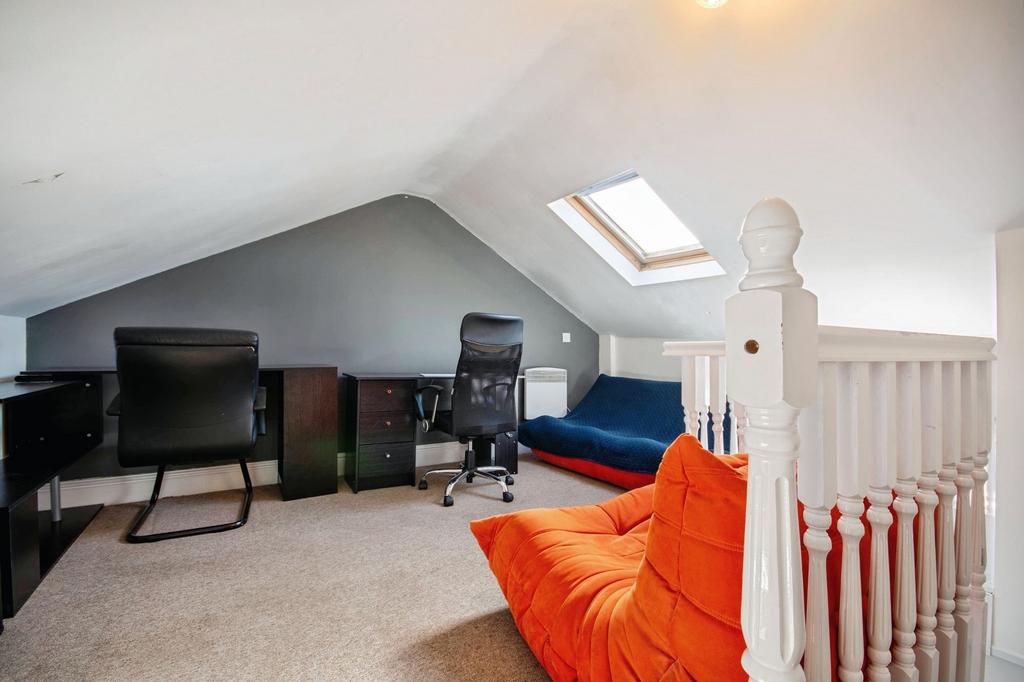 Bedroom 2 / Home Office