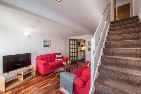2 bedroom terraced house to rent, Raeburn Mews, Edinburgh, EH4