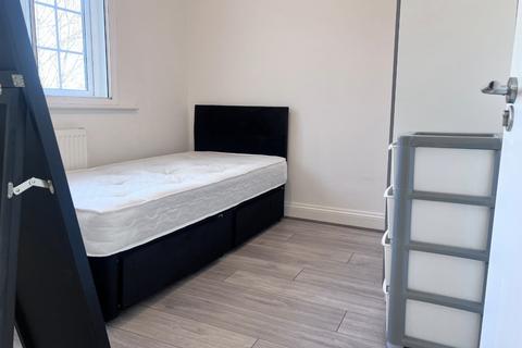 1 bedroom house of multiple occupation to rent, Bracondale Road, London SE2