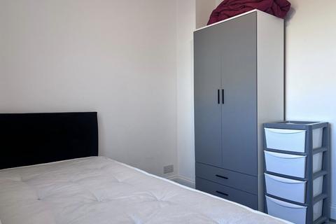 1 bedroom house of multiple occupation to rent, Bracondale Road, London SE2