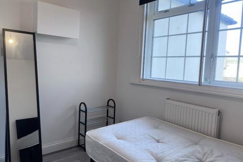 1 bedroom house of multiple occupation to rent, Bracondale Road, London SE2
